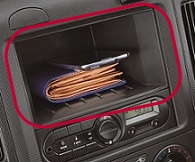 Верхний бардачок над штатным AM/FM-радио